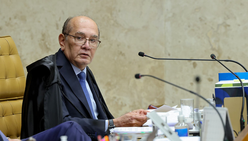 Ministro Gilmar Mendes na sessão plenária extraordinária do STF.