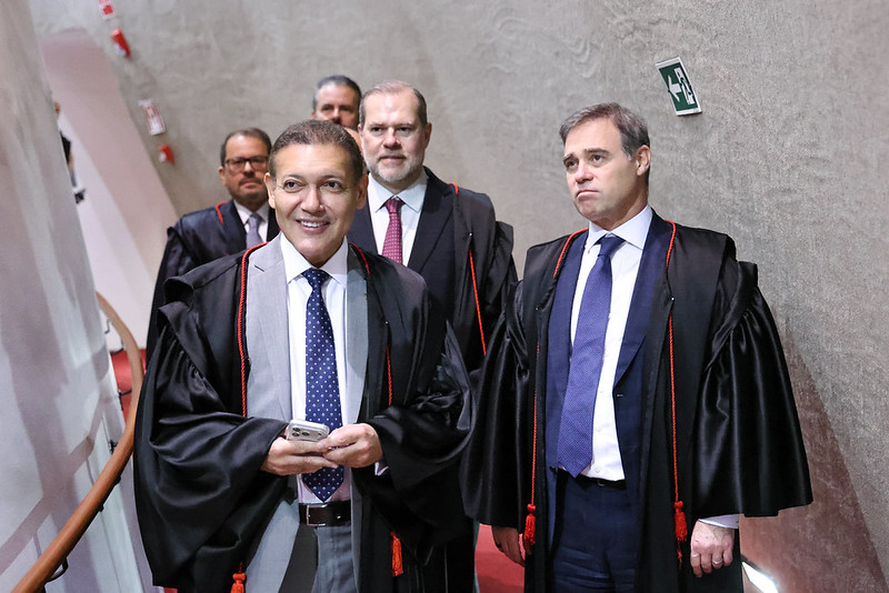 Os ministros Kassio Nunes Marques, Dias Toffoli e André Mendonça, que integram o STF e o TSE.
