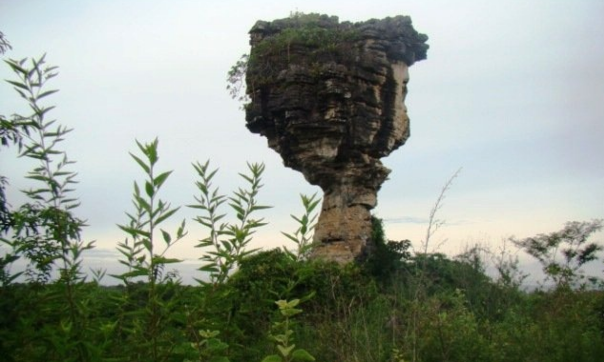 Pedra do Cálice, no município de Pains.