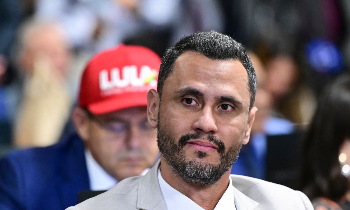 O senador Cleitinho Azevedo