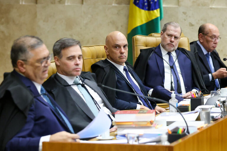 Sessão plenária extraordinária do STF