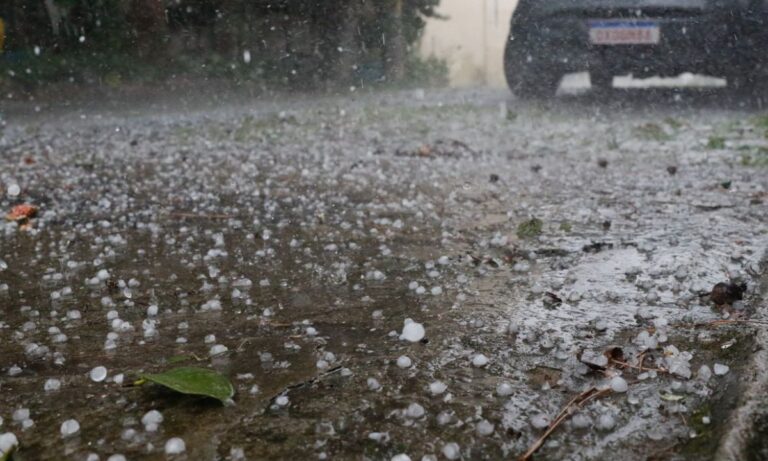 Foto mostra chuva de granizo