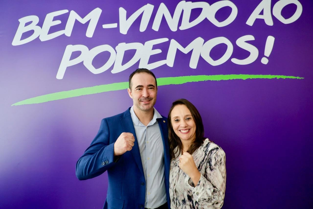 O deputado federal Bruno Ganem (Podemos-SP) e a presidente nacional do partido, a deputada federal Renata Abreu.