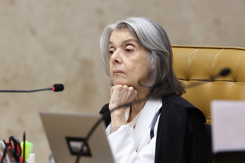 Ministra Cármen Lúcia no plenário do STF