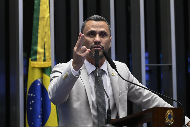 Cleitinho Azevedo discursa no plenário do Senado