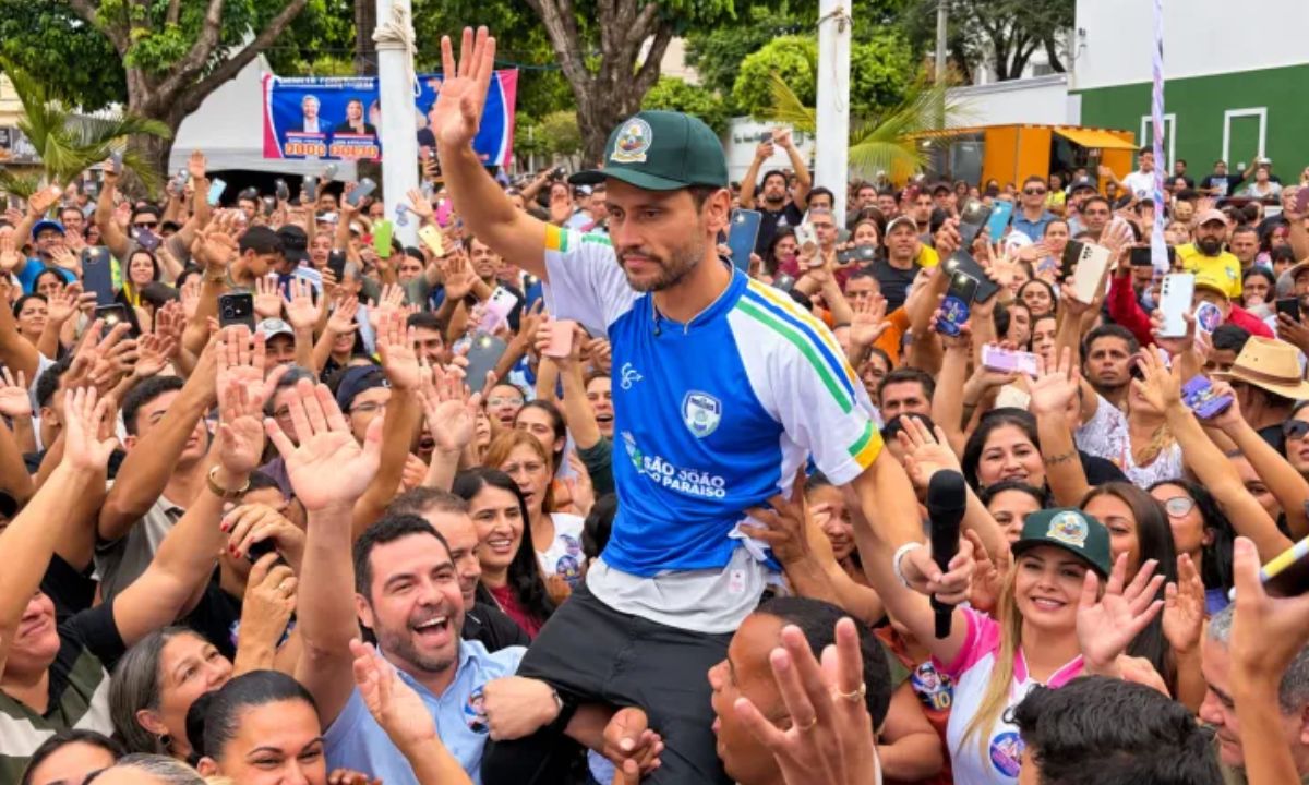 Na foto, o senador Cleitinho Azevedo