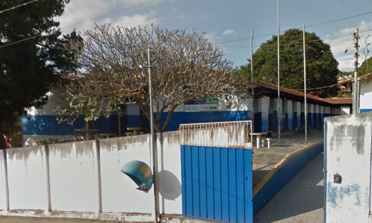 Fachada da Escola Estadual Maria Umbelina de Andrade Gomes, em Cambuquira.