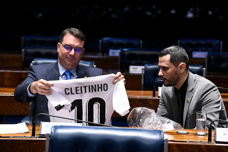 Flávio Bolsonaro e Cleitinho Azevedo no Senado