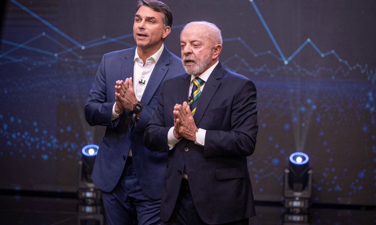 Lula e Flávio Bolsonaro durante debate da Band