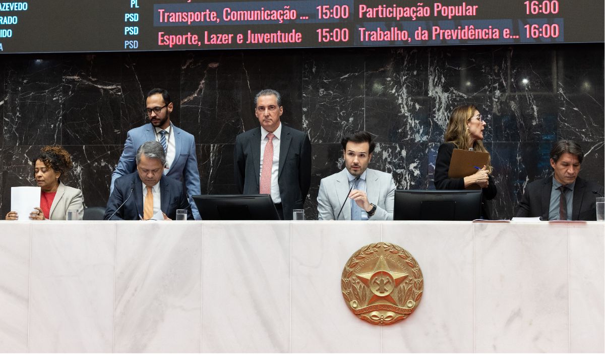 Foto do plenário da Mesa Diretora da ALMG